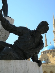2009 09 14 Liban Beyrouth Place des Martyrs Sculpteur ittalien Mazacurati DSCN2578